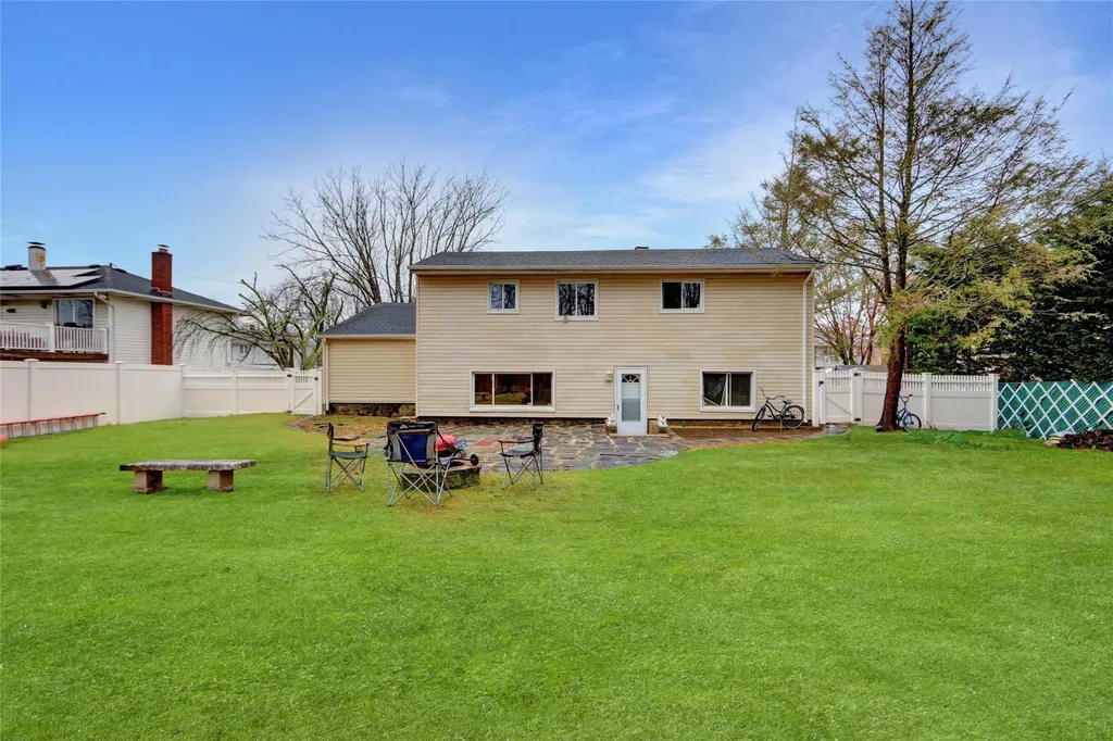 10 Sunburst Drive Deer Park NY 11729