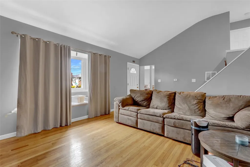 10 Sunburst Drive Deer Park NY 11729