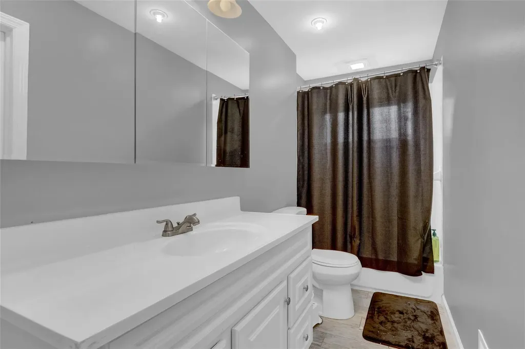 10 Sunburst Drive Deer Park NY 11729