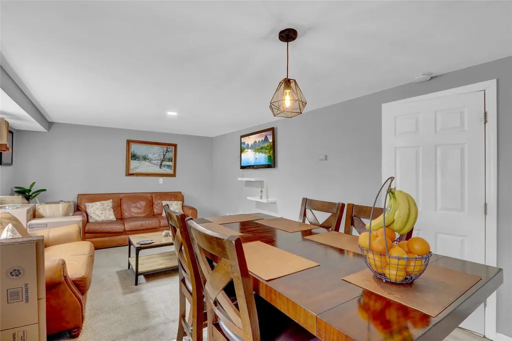 10 Sunburst Drive Deer Park NY 11729
