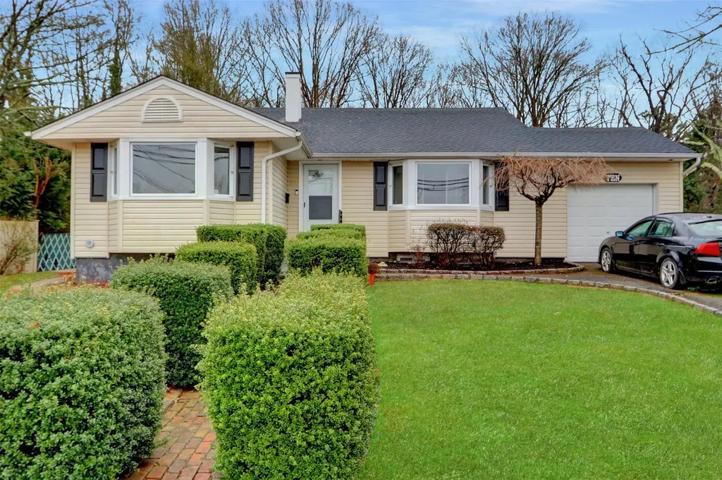 10 Sunburst Drive Deer Park NY 11729