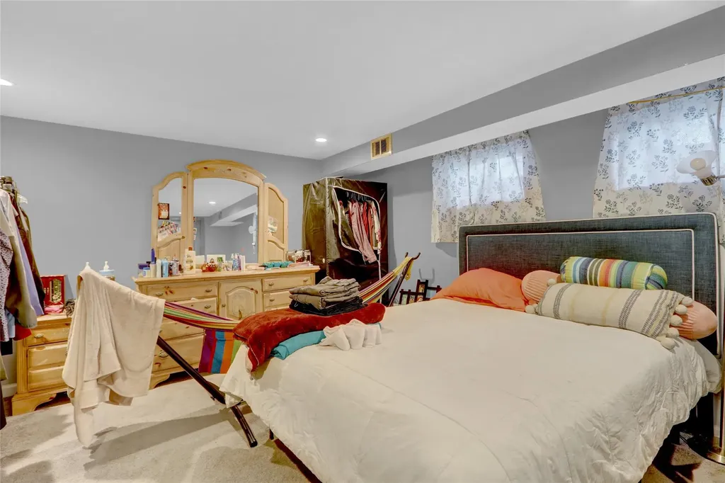 10 Sunburst Drive Deer Park NY 11729