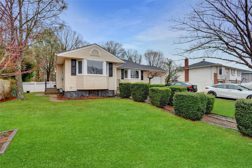 10 Sunburst Drive Deer Park NY 11729