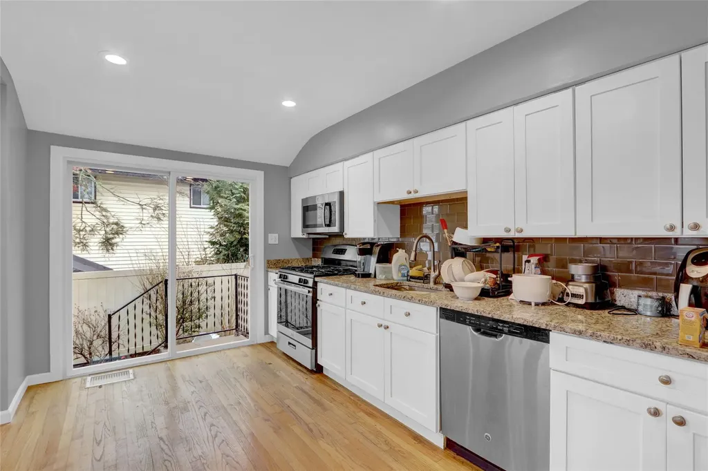10 Sunburst Drive Deer Park NY 11729