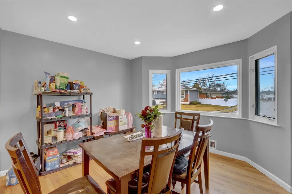 10 Sunburst Drive Deer Park NY 11729