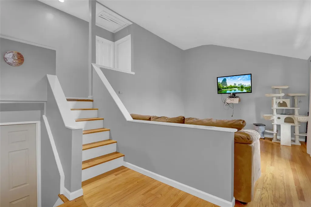 10 Sunburst Drive Deer Park NY 11729