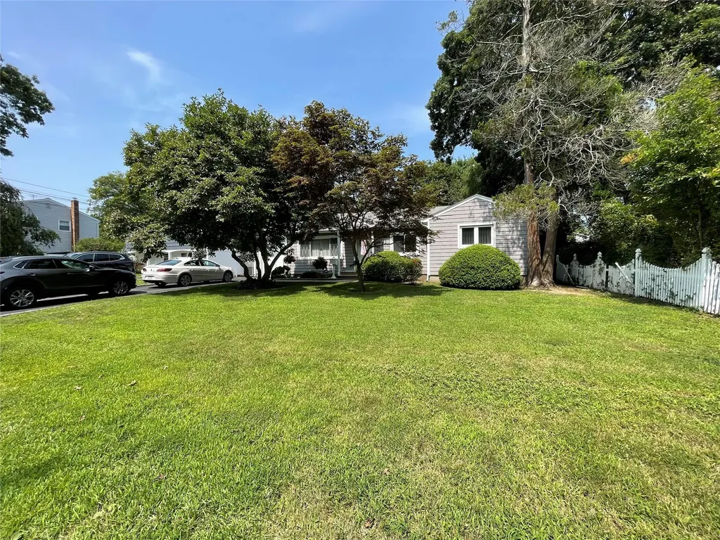 45 Erlanger Boulevard Babylon NY 11703