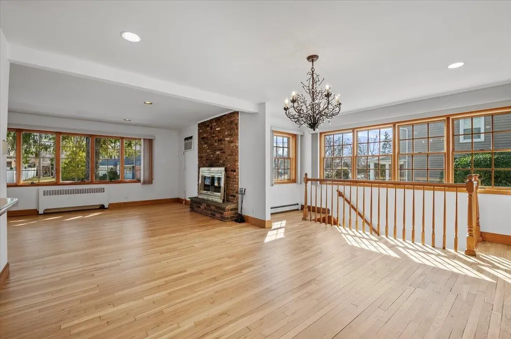 16 Hemlock Drive Syosset NY 11791