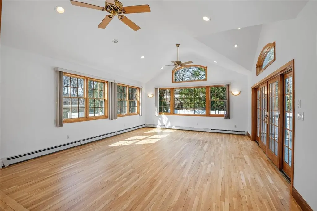 16 Hemlock Drive Syosset NY 11791