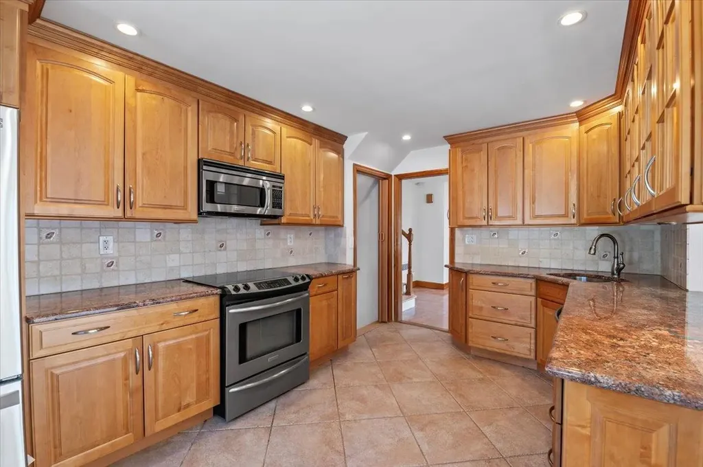 16 Hemlock Drive Syosset NY 11791