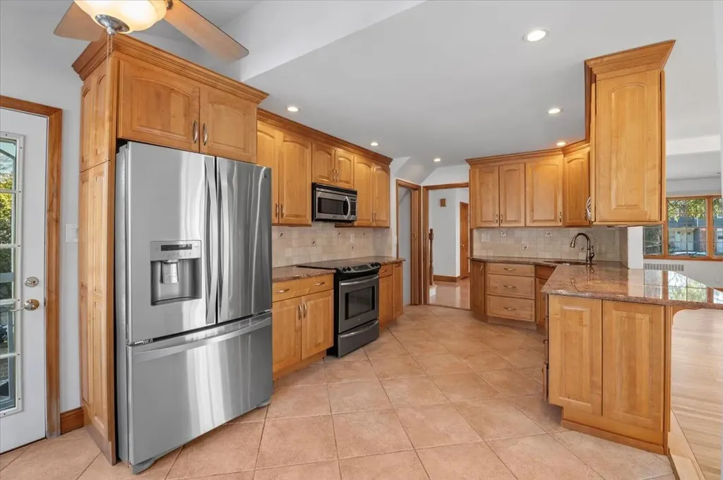 16 Hemlock Drive Syosset NY 11791