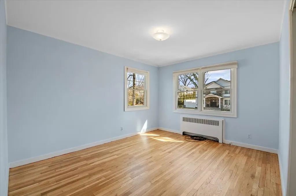 16 Hemlock Drive Syosset NY 11791