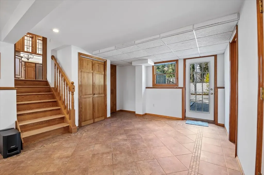16 Hemlock Drive Syosset NY 11791