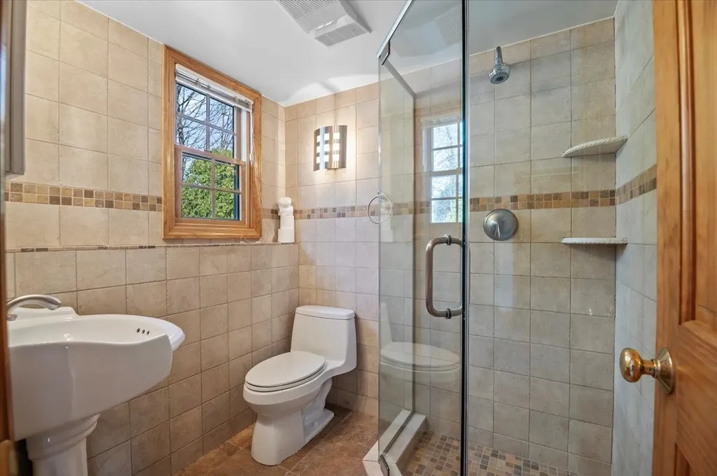 16 Hemlock Drive Syosset NY 11791