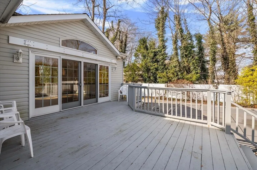 16 Hemlock Drive Syosset NY 11791