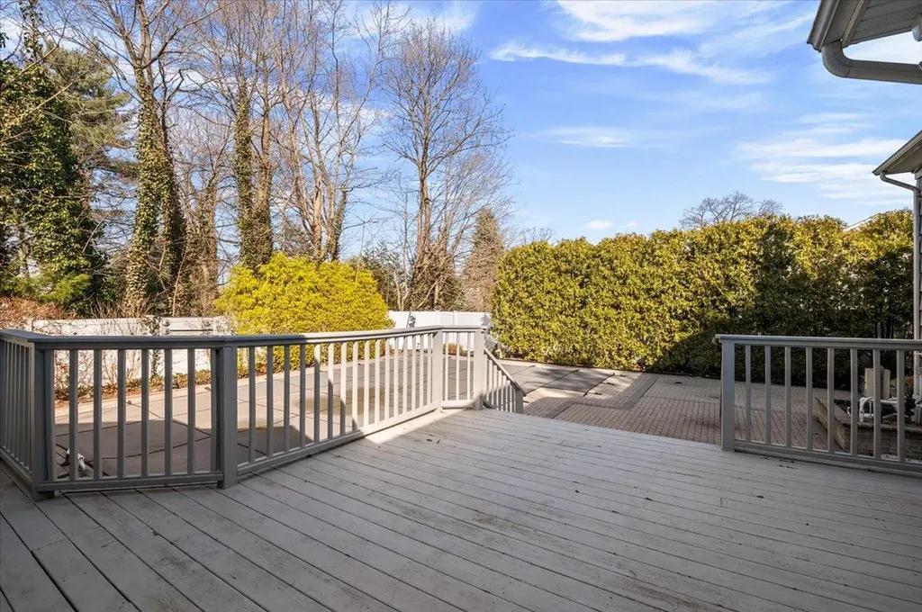 16 Hemlock Drive Syosset NY 11791