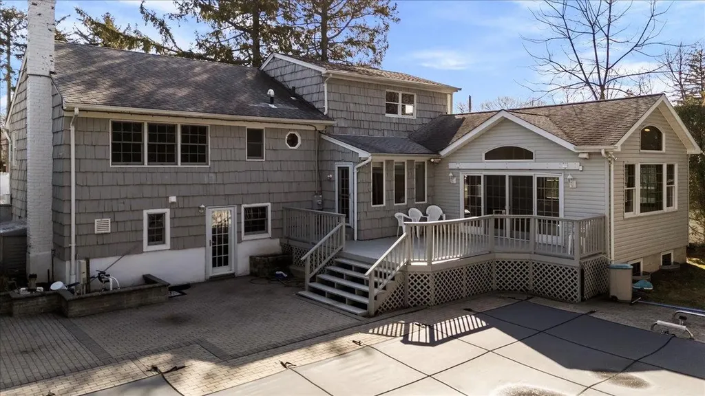 16 Hemlock Drive Syosset NY 11791
