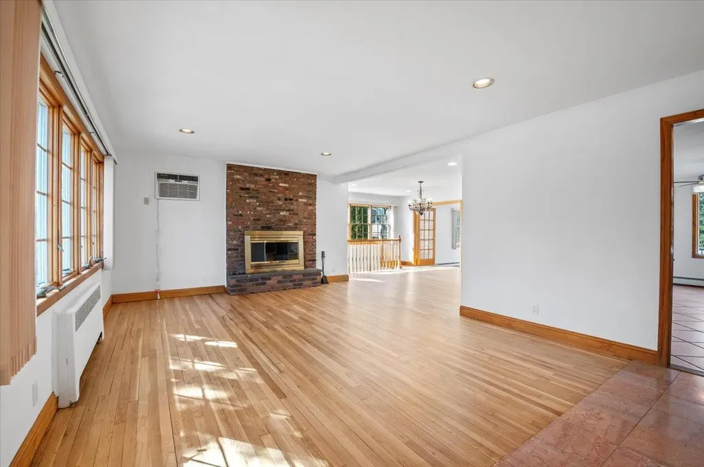 16 Hemlock Drive Syosset NY 11791