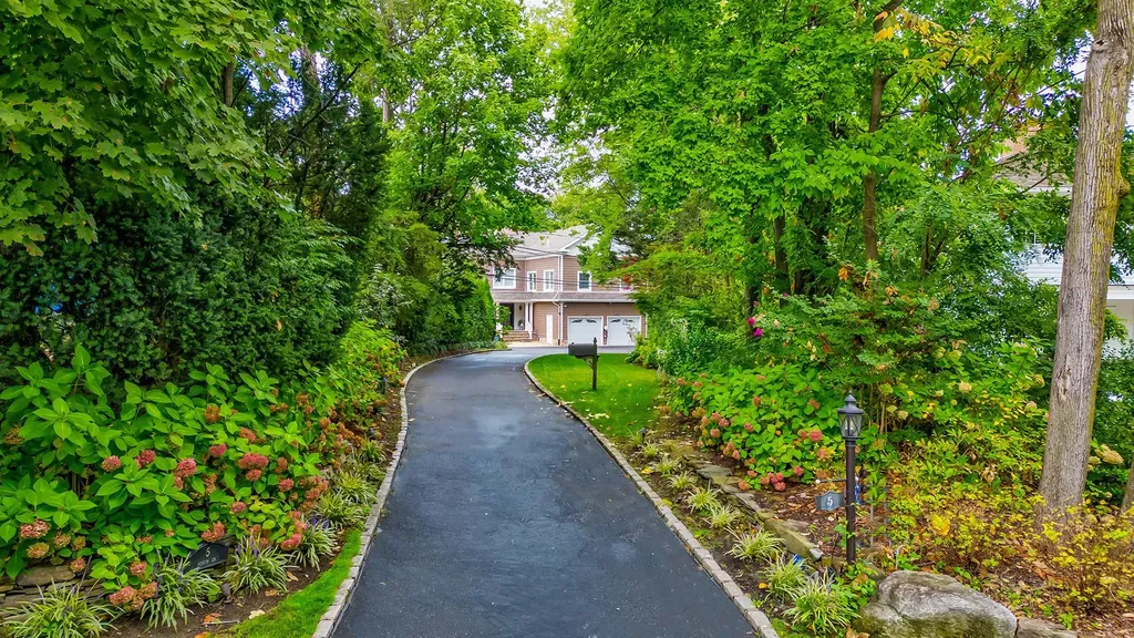 5 North Drive Manhasset NY 11030