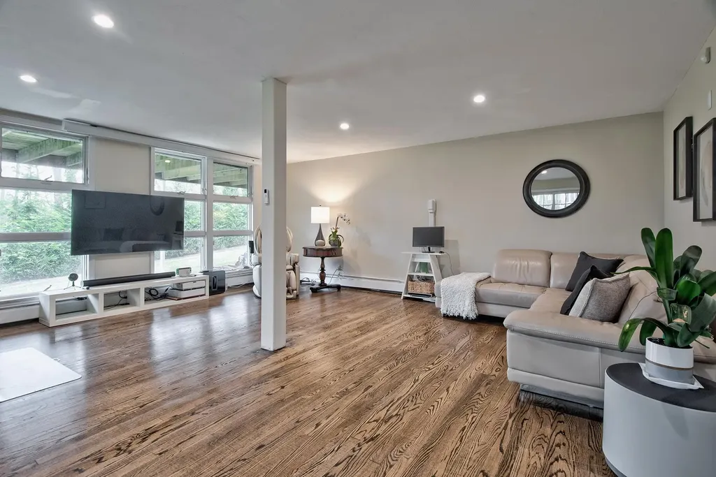5 North Drive Manhasset NY 11030