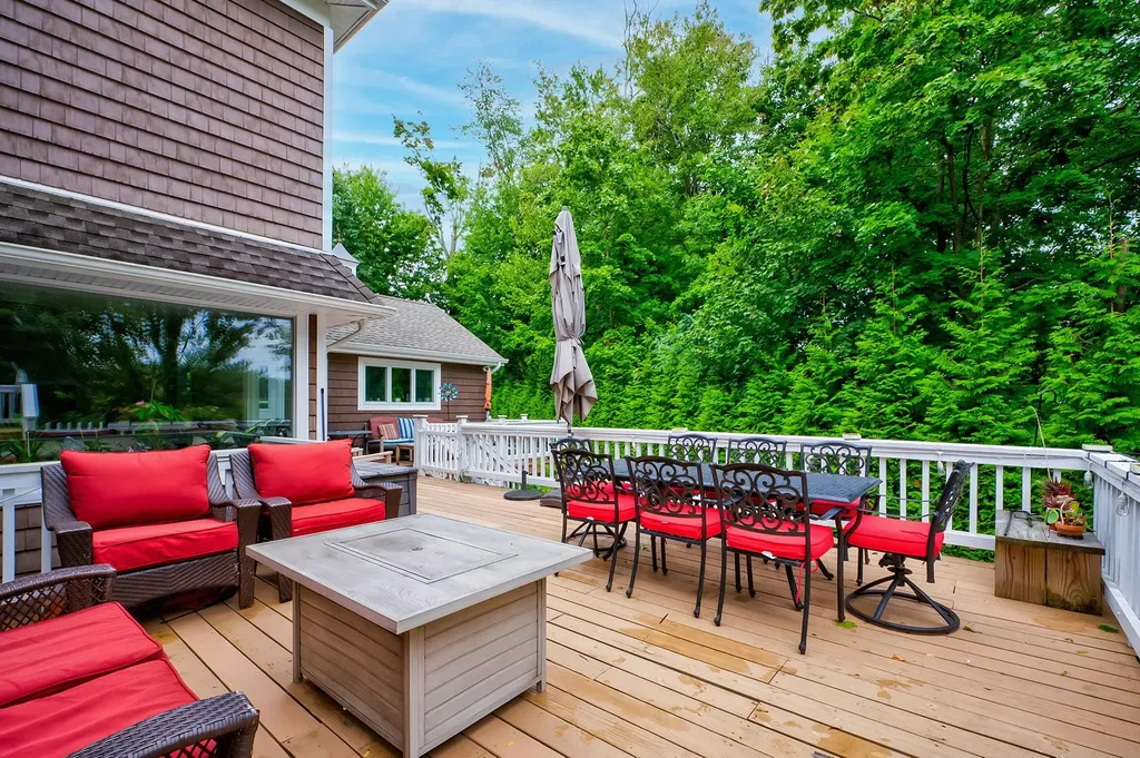 5 North Drive Manhasset NY 11030