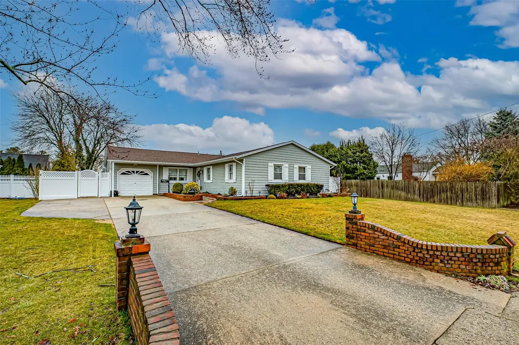 7 Loop Drive Sayville NY 11782