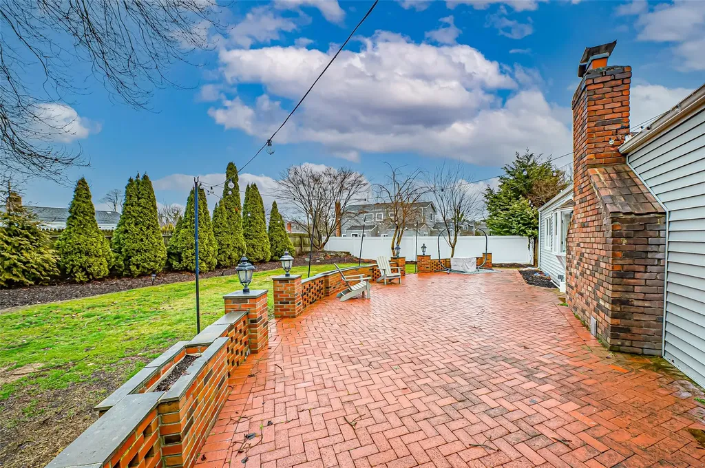 7 Loop Drive Sayville NY 11782