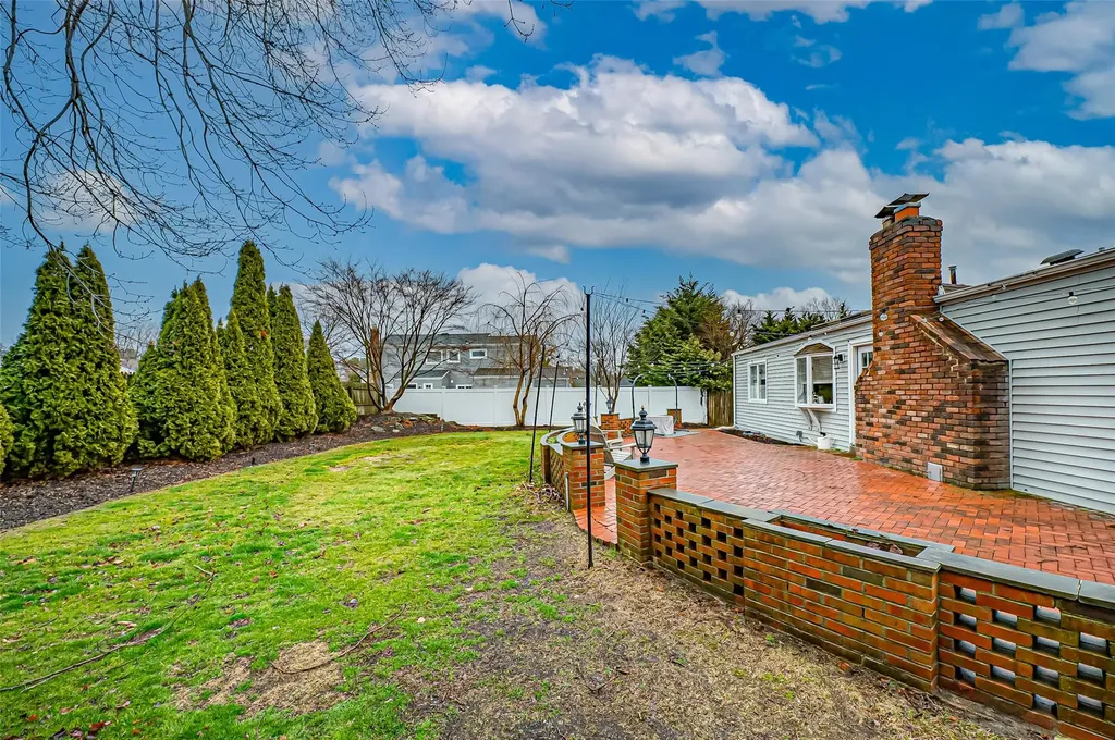 7 Loop Drive Sayville NY 11782