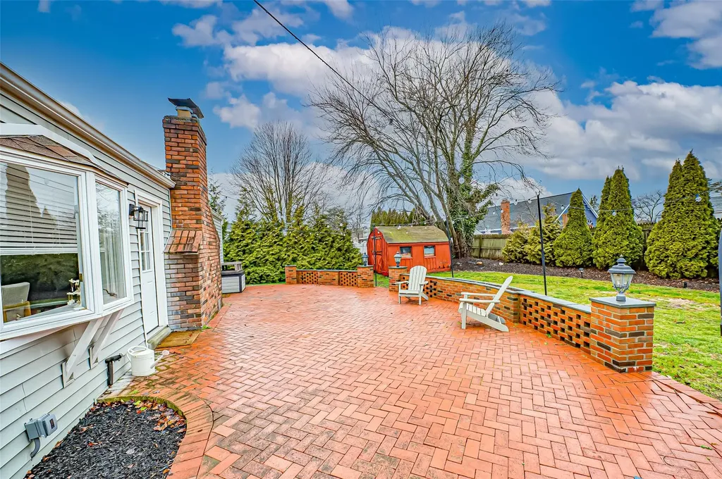 7 Loop Drive Sayville NY 11782
