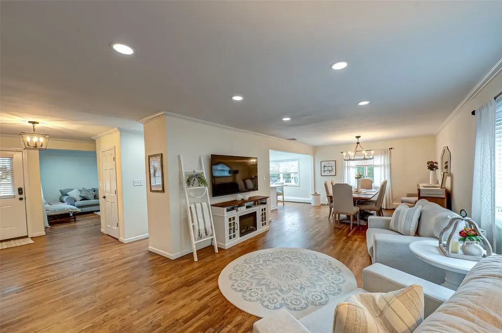 7 Loop Drive Sayville NY 11782