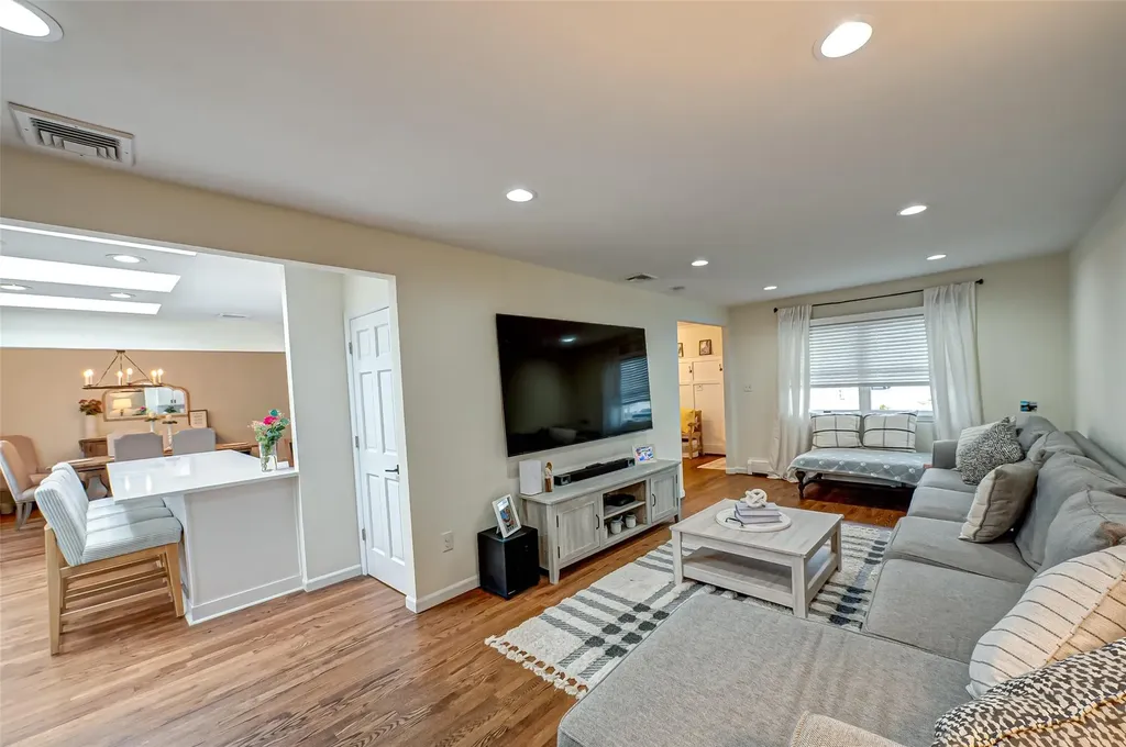 7 Loop Drive Sayville NY 11782