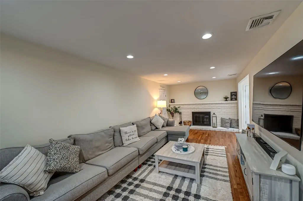 7 Loop Drive Sayville NY 11782