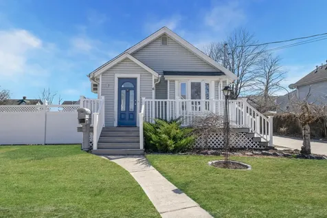 6 Dean Street Farmingdale NY 11735