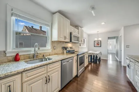 6 Dean Street Farmingdale NY 11735