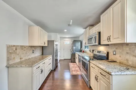 6 Dean Street Farmingdale NY 11735