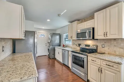 6 Dean Street Farmingdale NY 11735