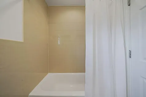 6 Dean Street Farmingdale NY 11735