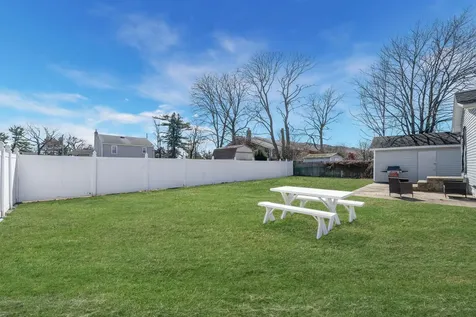 6 Dean Street Farmingdale NY 11735