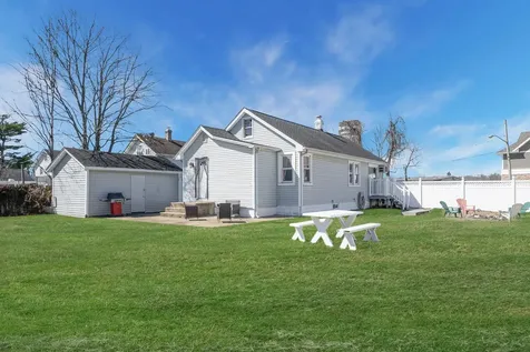 6 Dean Street Farmingdale NY 11735