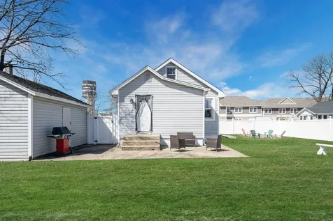 6 Dean Street Farmingdale NY 11735