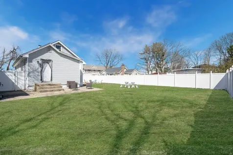 6 Dean Street Farmingdale NY 11735