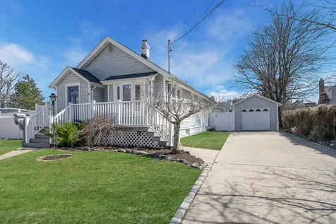 6 Dean Street Farmingdale NY 11735