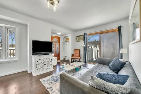 6 Dean Street Farmingdale NY 11735