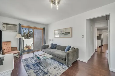 6 Dean Street Farmingdale NY 11735