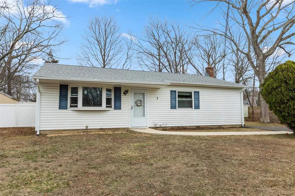 7 Artist Drive Brookhaven NY 11953