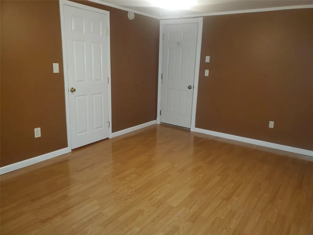 155 S 15th Street Lindenhurst NY 11757