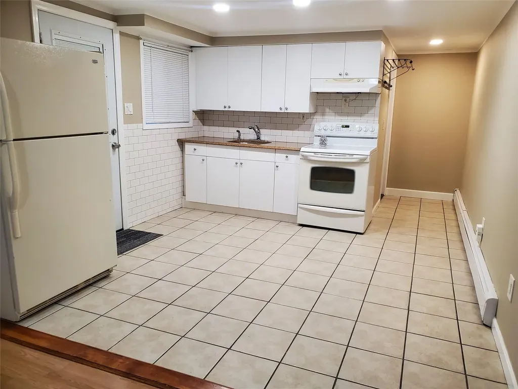 155 S 15th Street Lindenhurst NY 11757