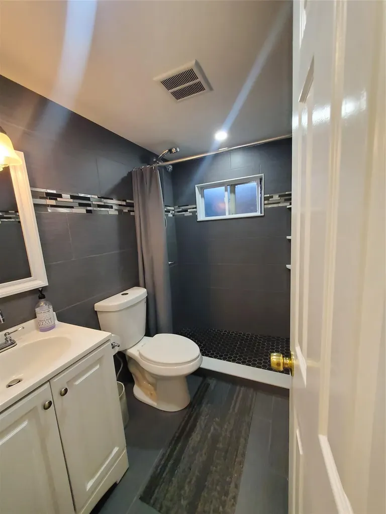 155 S 15th Street Lindenhurst NY 11757