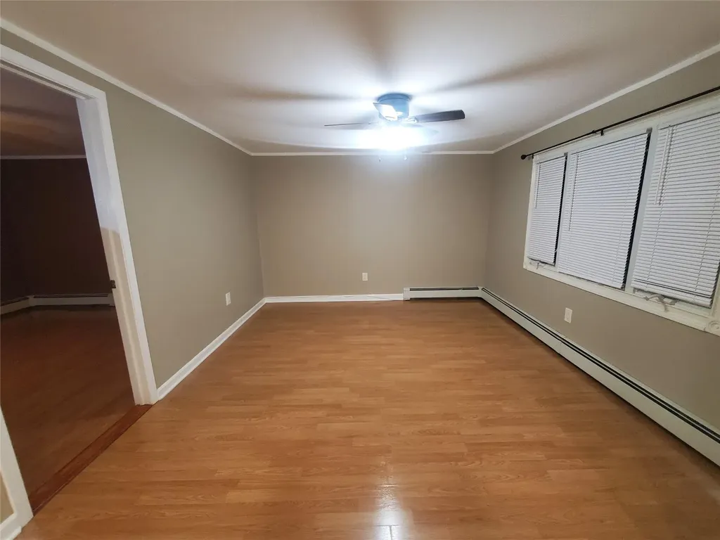 155 S 15th Street Lindenhurst NY 11757