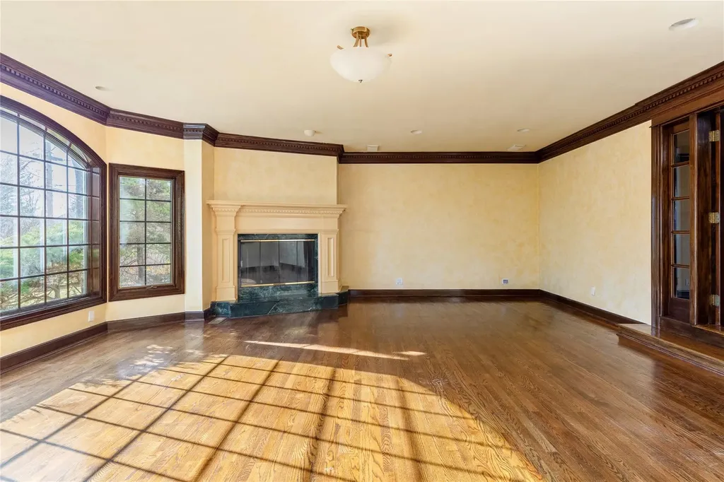 20 Ridge Drive W Great Neck NY 11021